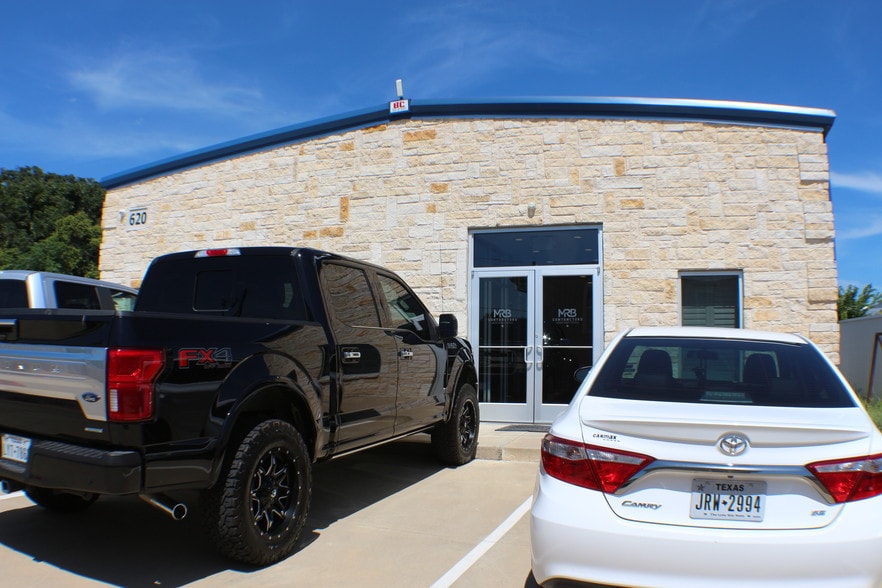 More Photos Of 618 S Belt Line Rd, Irving Office For Lease