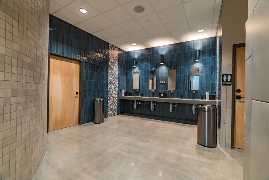 More Photos Of 206 N Milam St, Fredericksburg General Retail For Lease