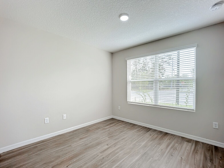 More Photos Of 9556 Hood Rd, Jacksonville Apartments For Sale