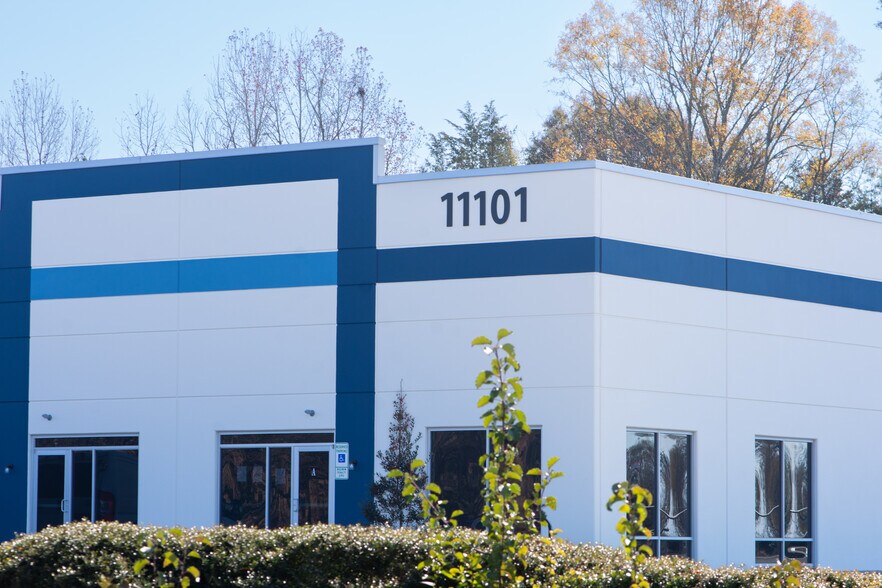 More Photos Of 11101 Park Charlotte Blvd, Charlotte Warehouse For Lease