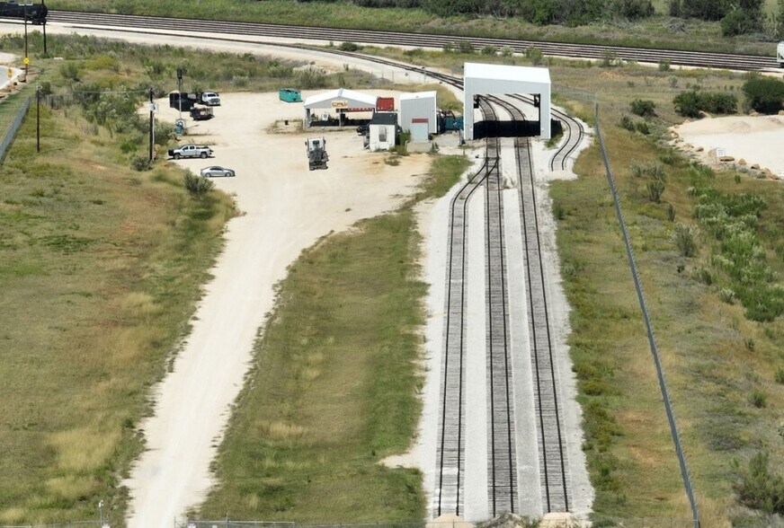More Photos Of 16492 Old Corpus Christi Rd, Elmendorf Industrial For Lease