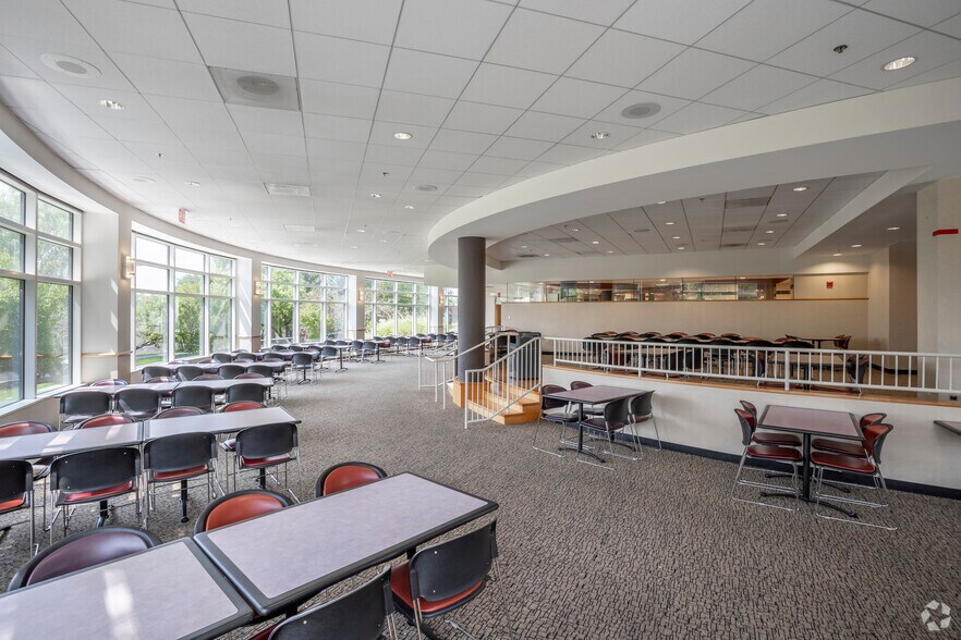 More Photos Of 955 American Ln, Schaumburg Office For Lease