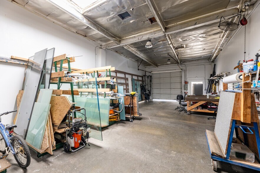 More Photos Of 12970 Branford St, Pacoima Warehouse For Lease