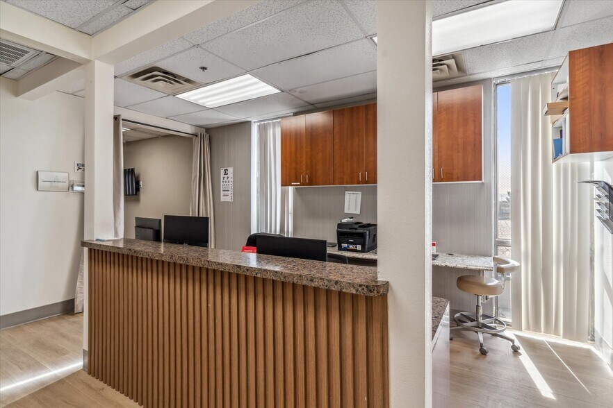 More Photos Of 4220 N 20th Ave, Phoenix Medical For Lease