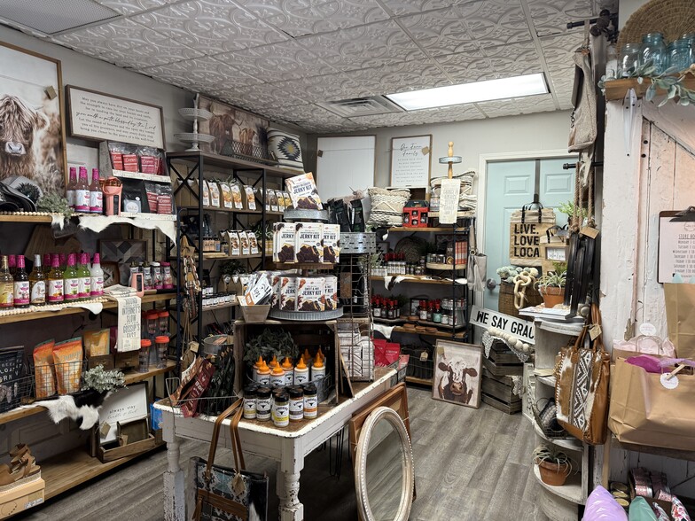 More Photos Of 320 N Main St, Scandinavia Storefront Retail Residential For Sale