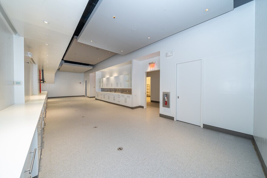 More Photos Of 140 W 22nd St, New York Apartments For Sale