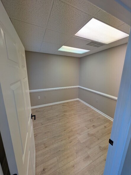 More Photos Of 10021 Park Cedar Dr, Charlotte Medical For Lease