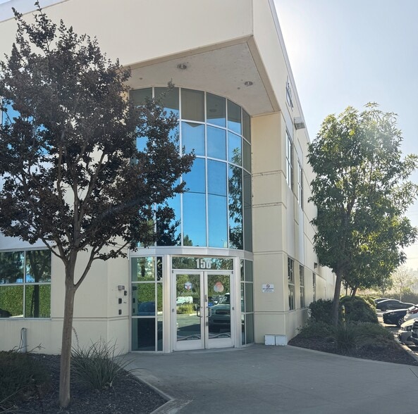 More Photos Of 2710 Media Center Dr, Los Angeles Research And Development For Lease