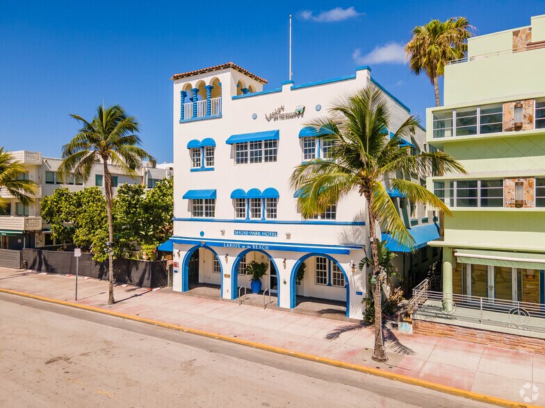 More Photos Of 820 Ocean Dr, Miami Beach Restaurant For Lease