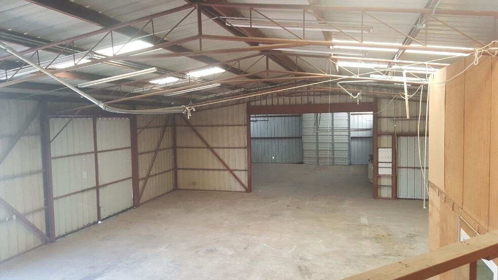 More Photos Of 121 W 6th St, Justin Manufacturing For Lease