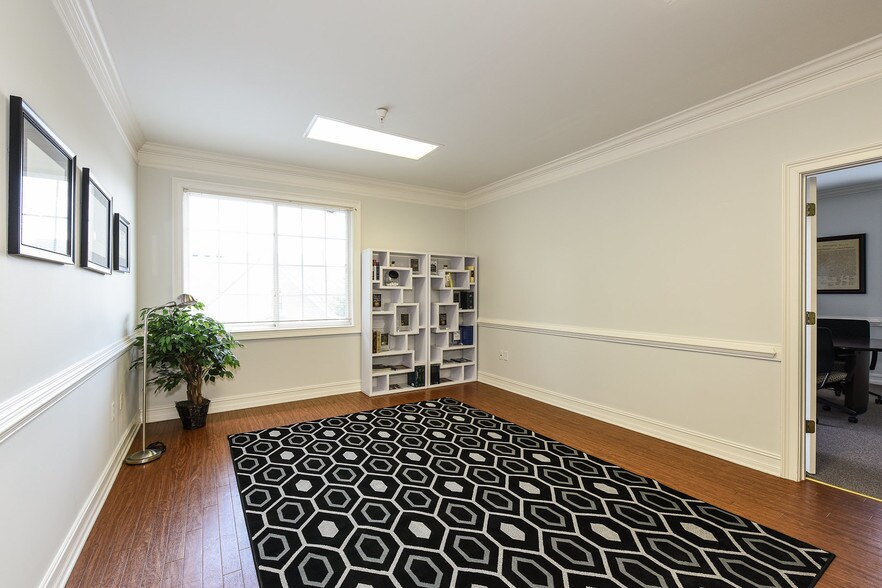 More Photos Of 3225 Shallowford Rd, Marietta Office For Lease