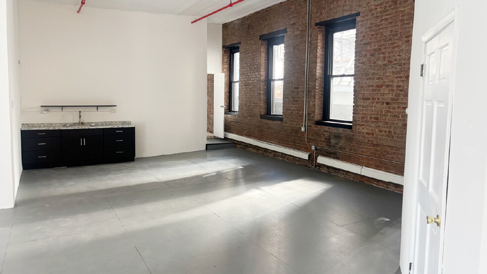 More Photos Of 148 India St, Brooklyn Warehouse For Lease