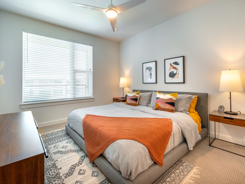 More Photos Of 411 W Commerce St, Dallas Apartments For Lease