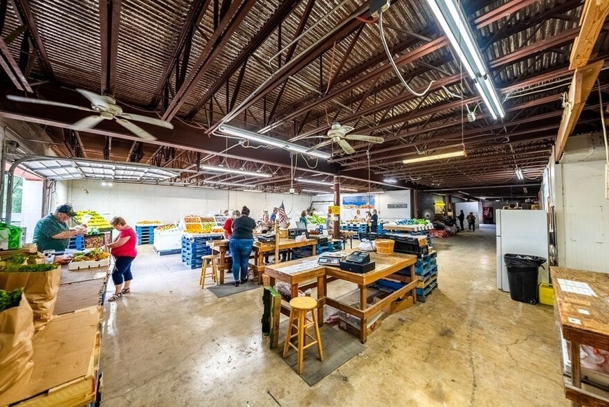 More Photos Of 1100 Water St, Kerrville Warehouse For Sale
