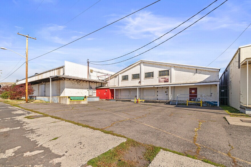 More Photos Of 615 S Spring St, Klamath Falls Warehouse For Lease