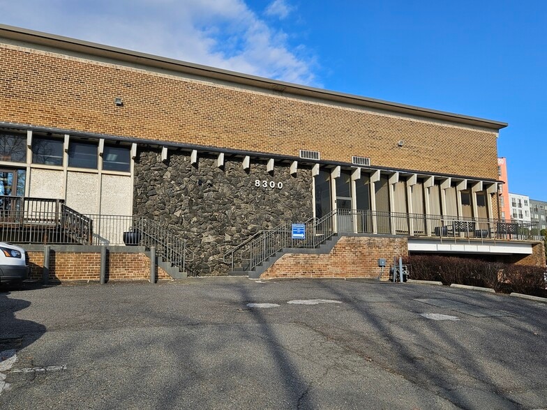 More Photos Of 8300 Merrifield Ave, Fairfax Light Distribution For Lease