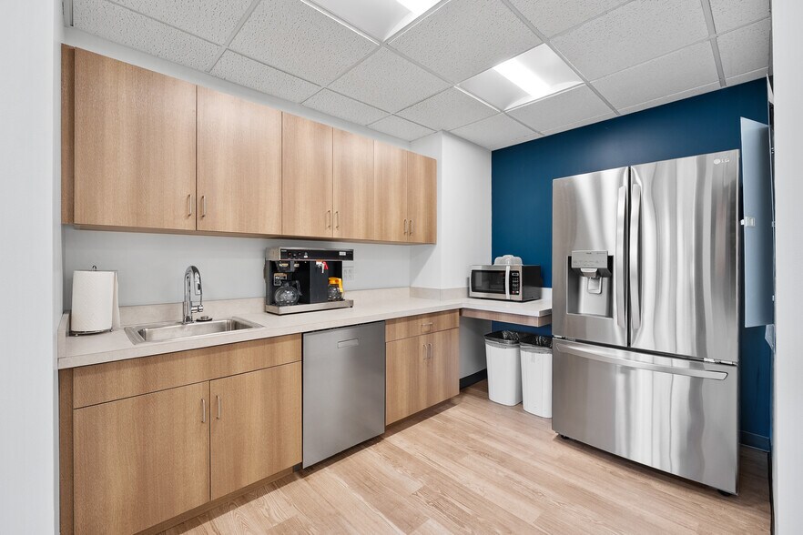 More Photos Of 2725 Arbor Ct, Eau Claire Office For Sale