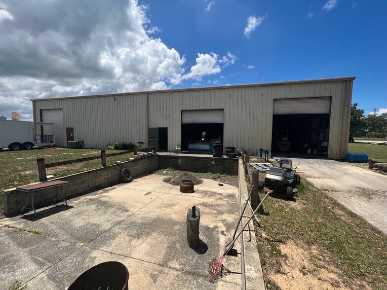 More Photos Of 250 Southridge Industrial Dr, Tavares Warehouse For Lease