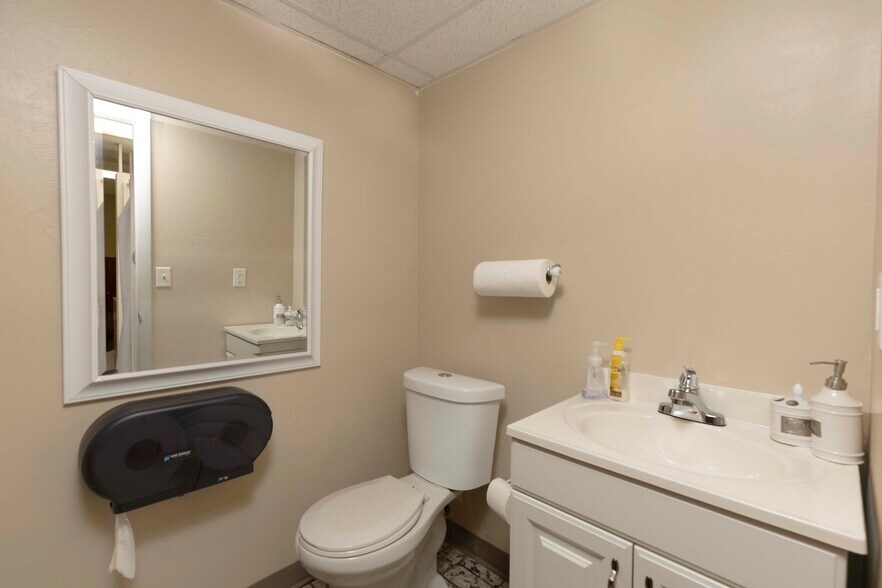 More Photos Of 1203 SE 9th Ter, Cape Coral Light Distribution For Lease