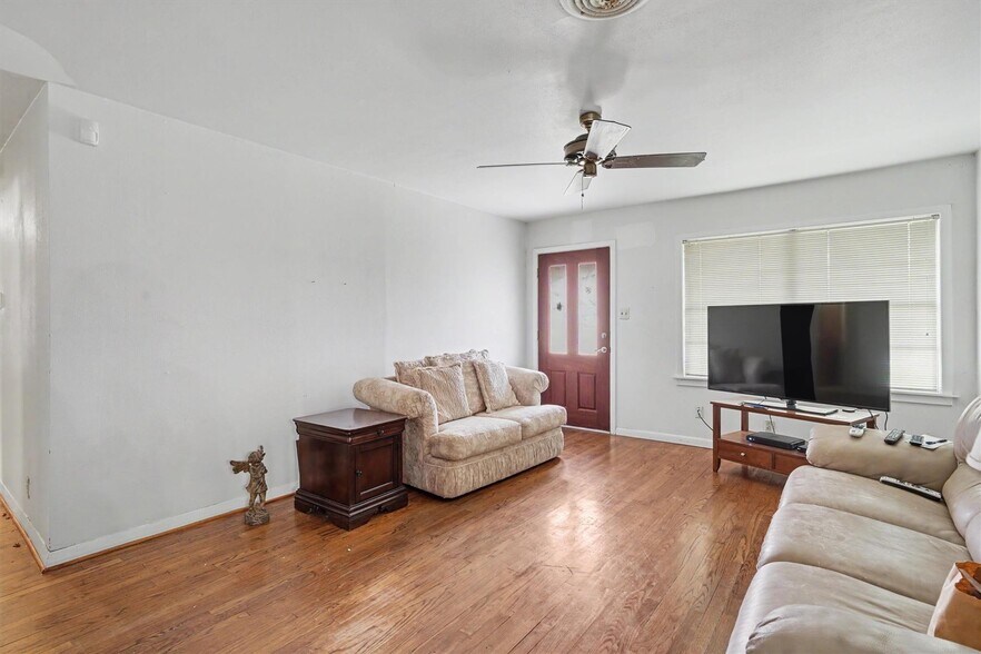 More Photos Of 7833 Almeda Genoa Rd, Houston Land For Sale