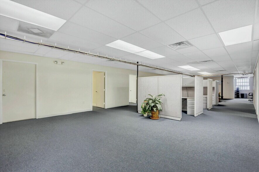 More Photos Of 904 E New Haven Ave, Melbourne Storefront For Lease