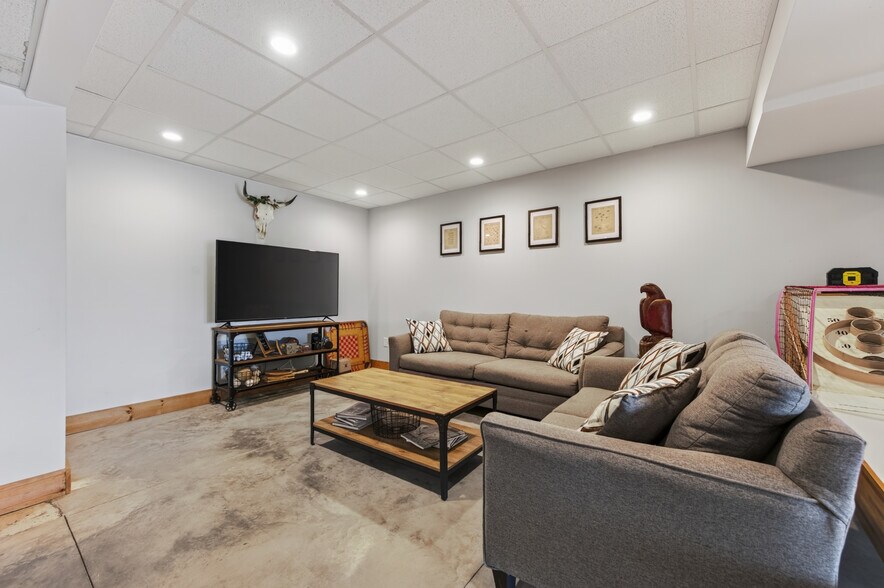 More Photos Of 639 Wagon Wheel Rd, Elk Creek Lodge Meeting Hall For Sale