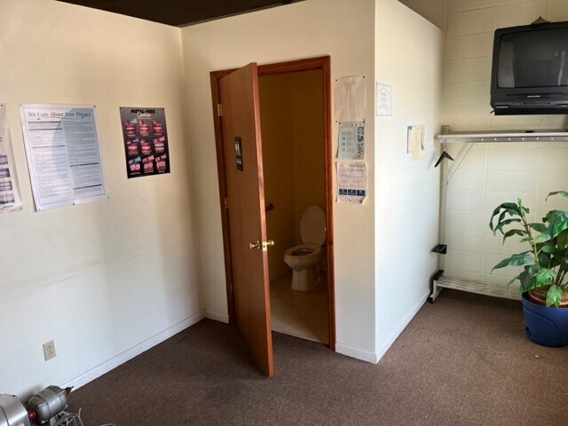 More Photos Of 10009-10011 Maccorkle Ave, Charleston Freestanding For Lease