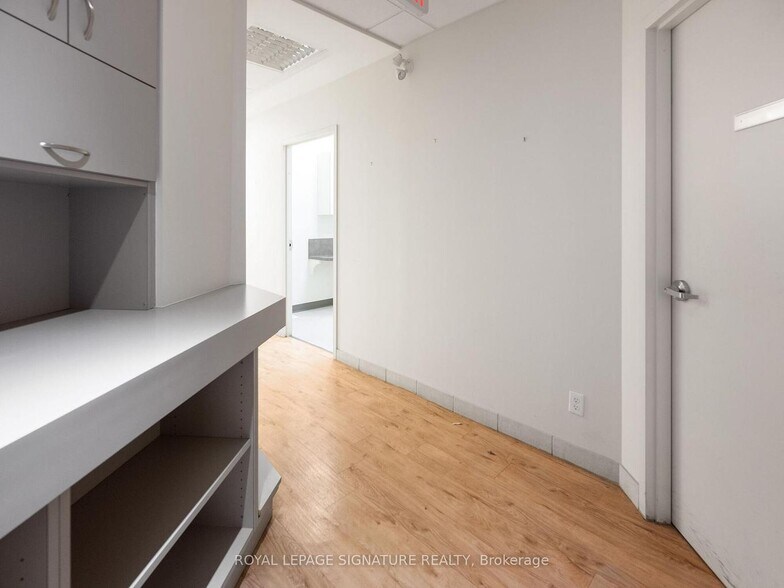 More Photos Of 1560 Queen St W, Toronto Storefront Retail Office For Lease