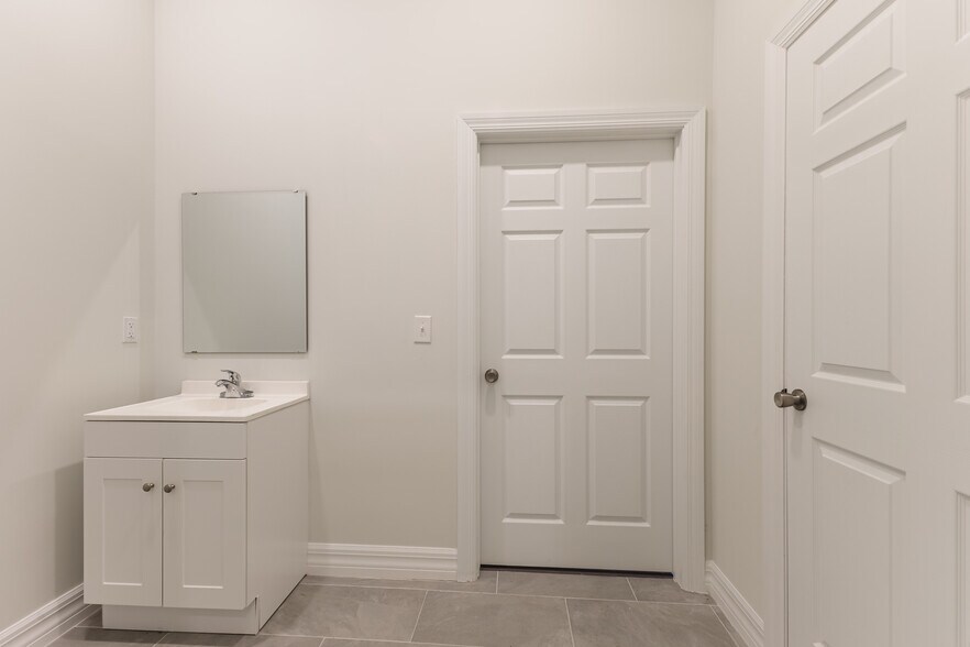 More Photos Of 8359 Stringfellow Rd, Saint James City Medical For Lease