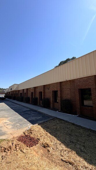 More Photos Of 3005 Lenora Church Rd, Snellville Office For Lease