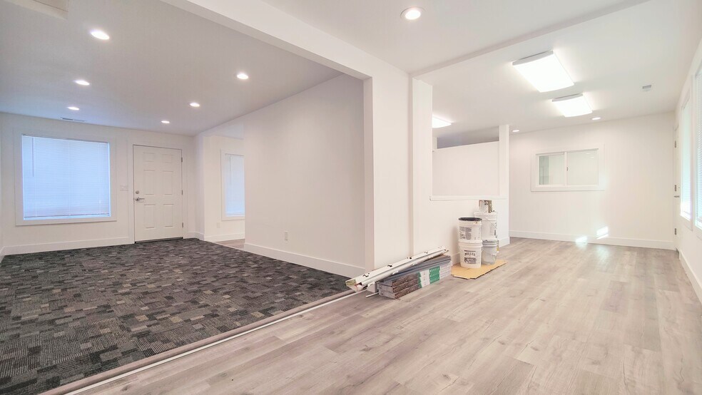 More Photos Of 12208-12222 SE Market St, Portland Office For Lease