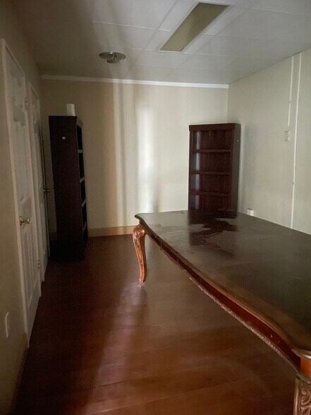More Photos Of 945 W Maple Ave, Duncan Office For Sale