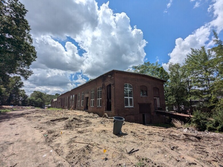 More Photos Of 70 Moshassuck Rd, Lincoln Manufacturing For Lease