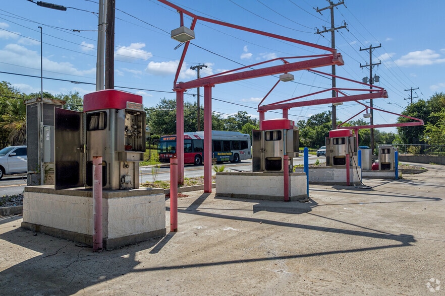 More Photos Of 4950 Evers Rd, San Antonio Carwash For Sale