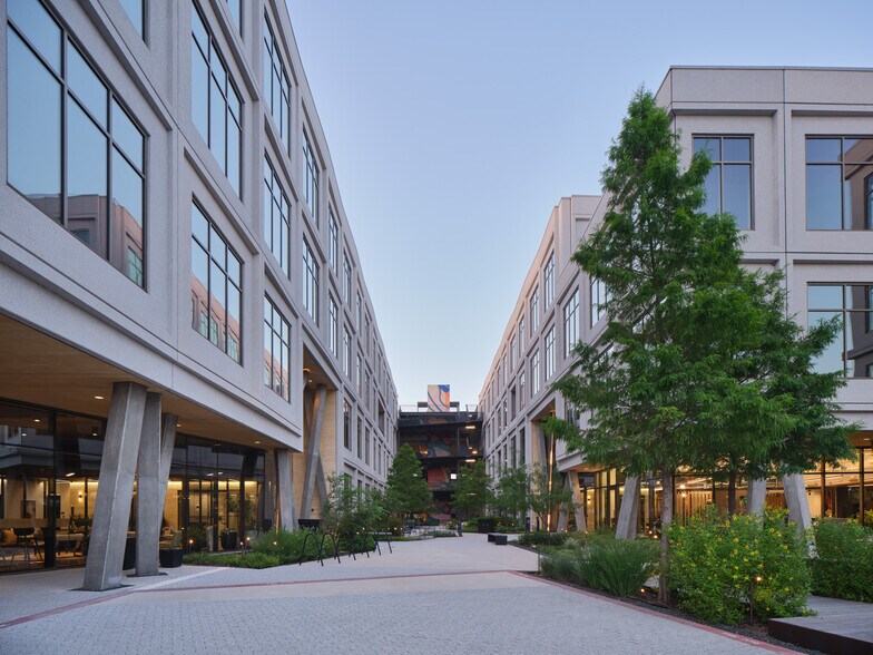 More Photos Of 3232 E Cesar Chavez St, Austin Unknown For Lease