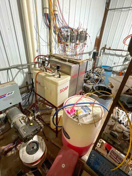 More Photos Of 600 Opal Ave, Clinton Carwash For Sale