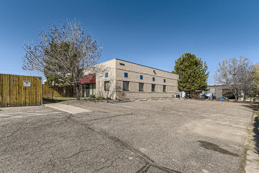 Primary Photo Of 15354 E Hinsdale Cir, Englewood Warehouse For Sale