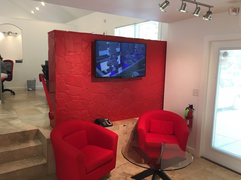 More Photos Of 1223 Walnut St, Cary Office For Lease