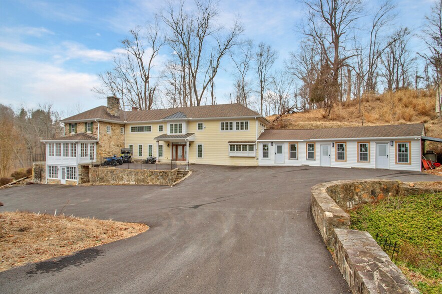More Photos Of 14943 York Rd, Sparks Glencoe Specialty For Sale