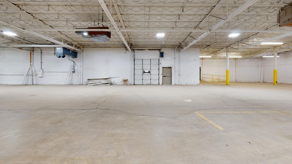 More Photos Of 1650 Cass St, Fort Wayne Warehouse For Lease
