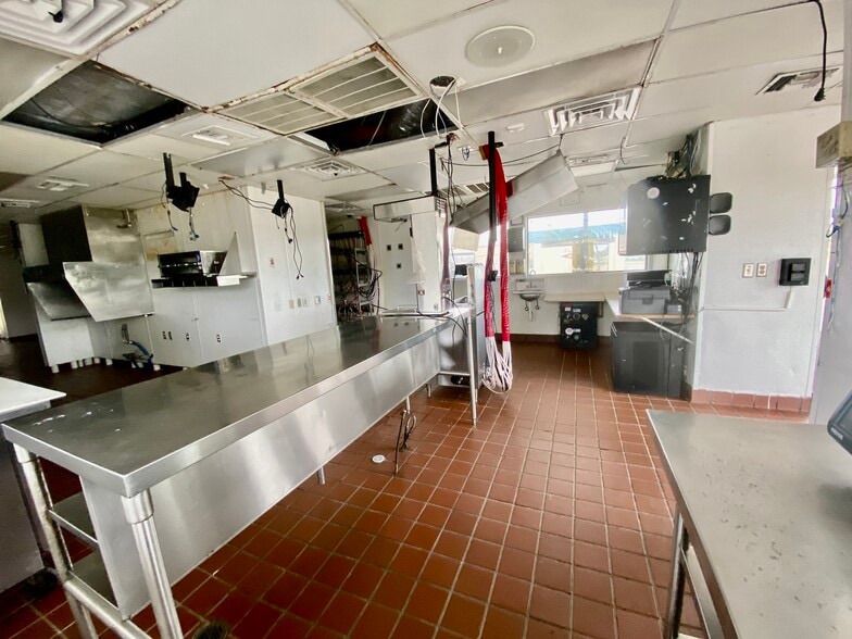 More Photos Of 6767 W Port Arthur Rd, Port Arthur Fast Food For Lease