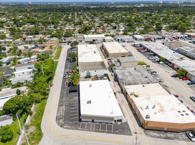 More Photos Of 610 NE 29th St, Pompano Beach Warehouse For Lease