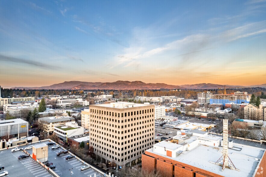 More Photos Of 975 Oak St, Eugene Office For Lease