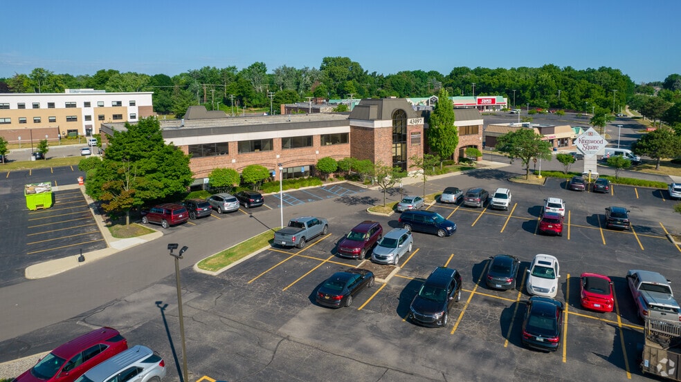 More Photos Of 43097 Woodward Ave, Bloomfield Hills Medical For Lease