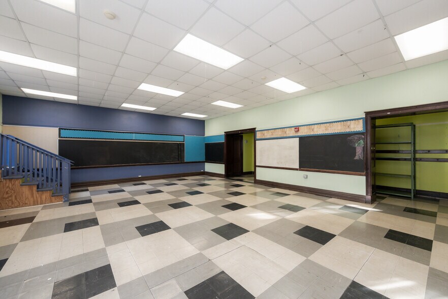 More Photos Of 200 S Oak Park Ave, Oak Park Schools For Sale
