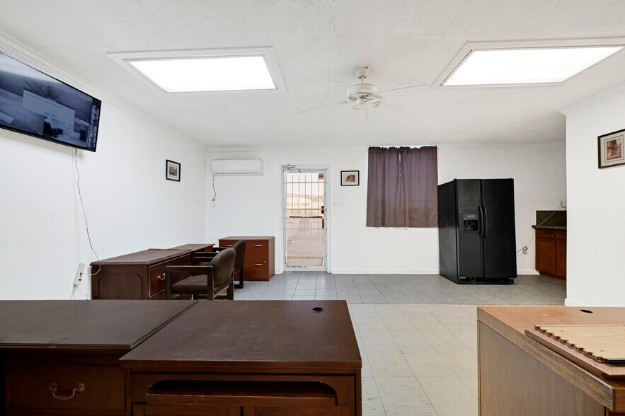 More Photos Of 5206 Telephone Rd, Houston Freestanding For Lease