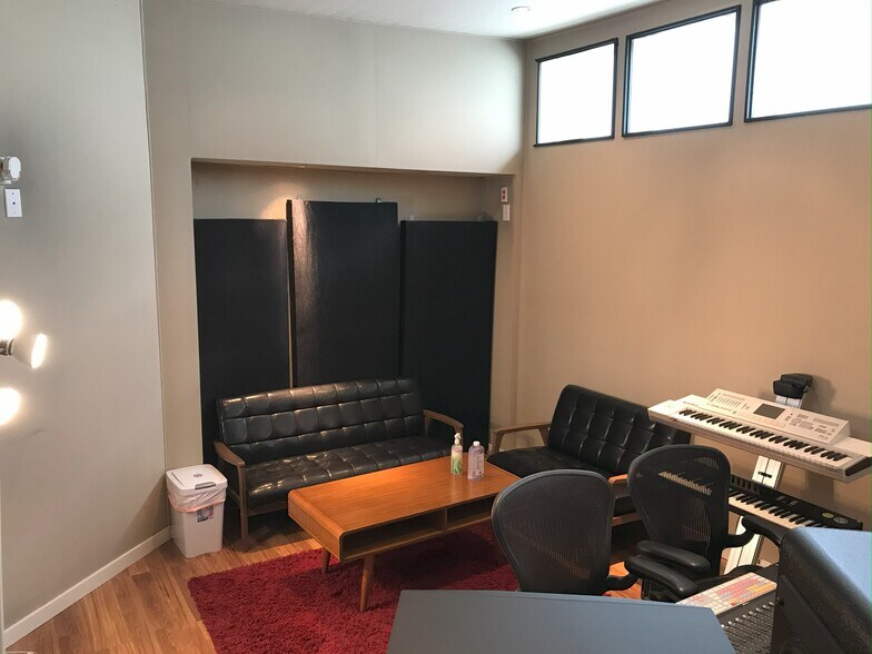 More Photos Of 3131 Cahuenga Blvd W, Los Angeles Office For Sale