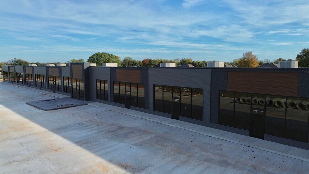 More Photos Of 550 NE 24th St, Newcastle General Retail For Lease