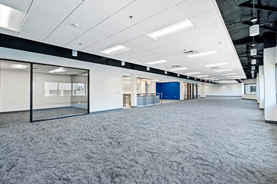More Photos Of 3020 E Camelback Rd, Phoenix Office For Lease