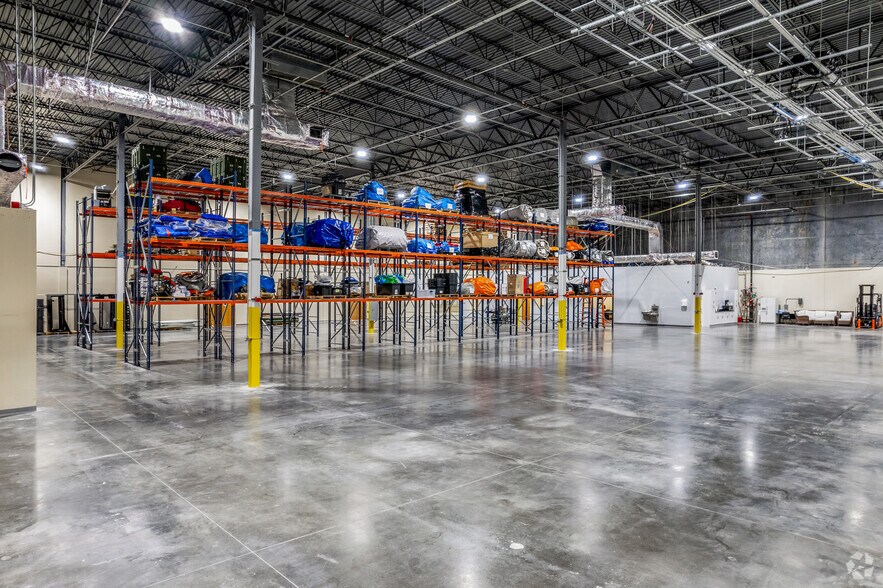 More Photos Of 2511 Corporate Way, Palmetto Light Distribution For Lease
